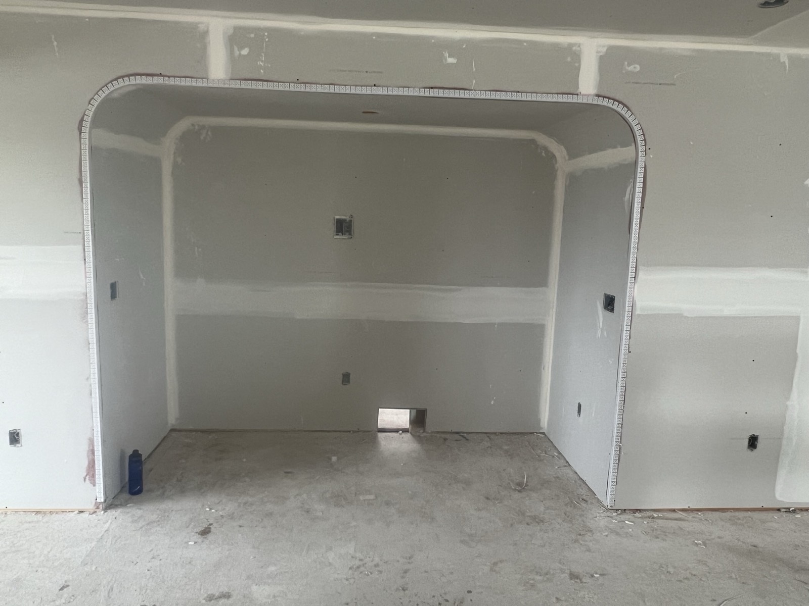 Arched drywall niche with bullnose corners in a Calgary renovation